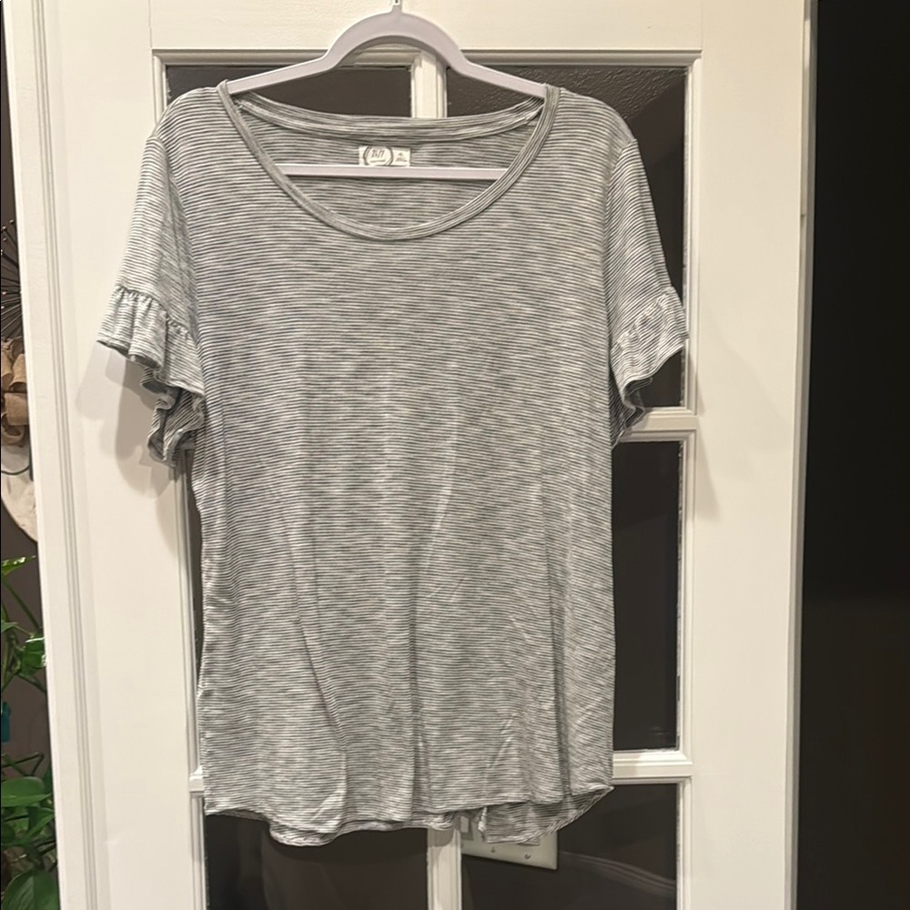 Maurices Gray Ruffled Short Sleeve T-Shirt